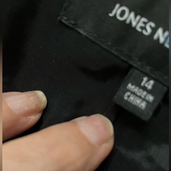 JonesNewYork cropjacket. 14. Round collar. Black-silver blend. HiddenSnap front. - Picture 3 of 6